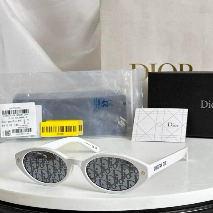 Picture of Dior Sunglasses _SKUfw77709942fw